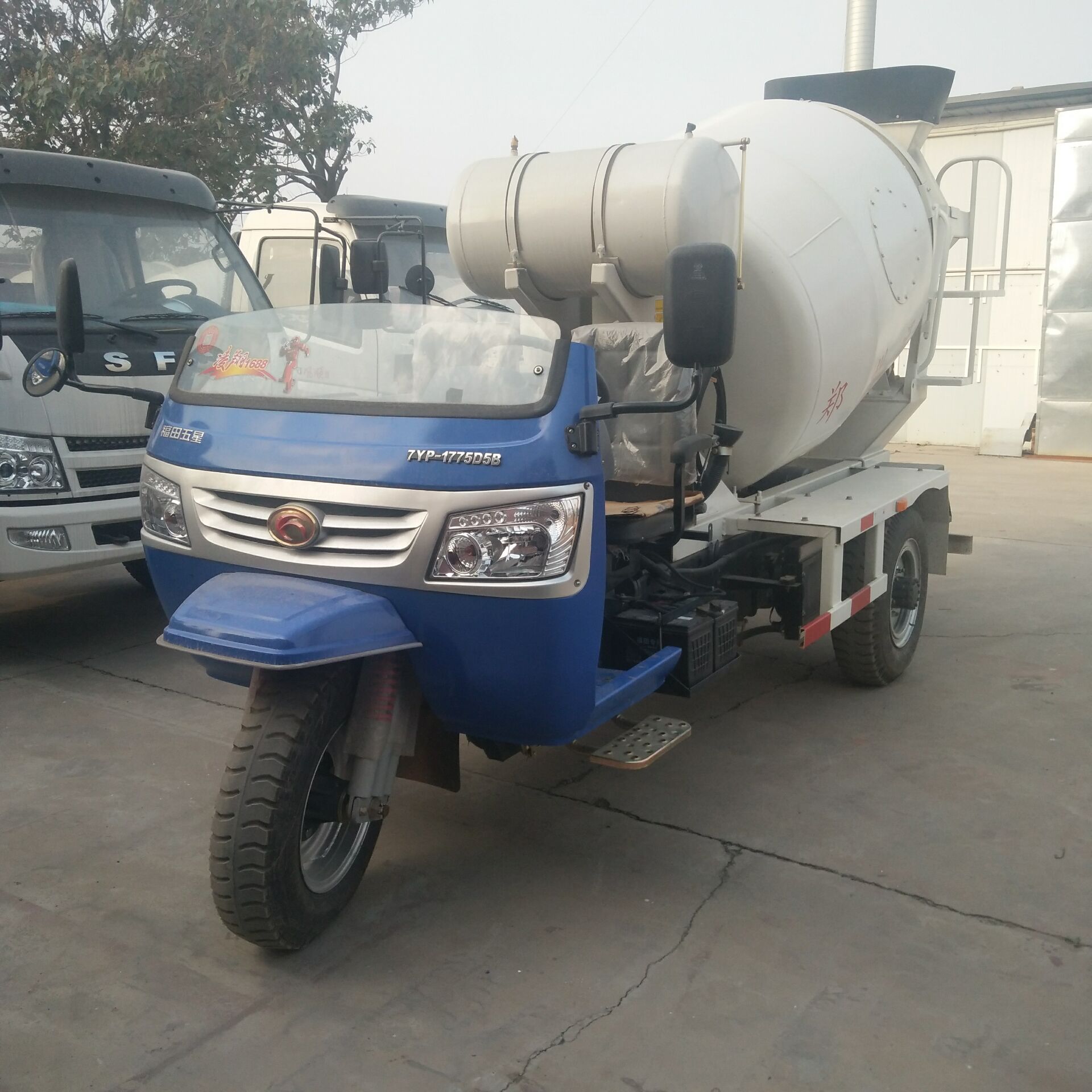 三輪1.5立方攪拌車(chē)