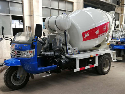 混凝土小型攪拌車新技術(shù)之?dāng)嚢韪闪咸娲鷶嚢铏C(jī)